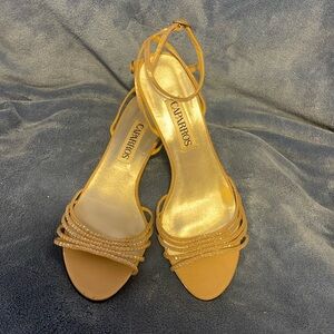 Caparros gorgeous gold strapped dress shoes! sparkling top strapping Sz 7.5 B.
